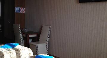 Фото номера Трехместный номер с видом на озеро Гостиница Otel na Naberezhnoy г. Волгодонск 4
